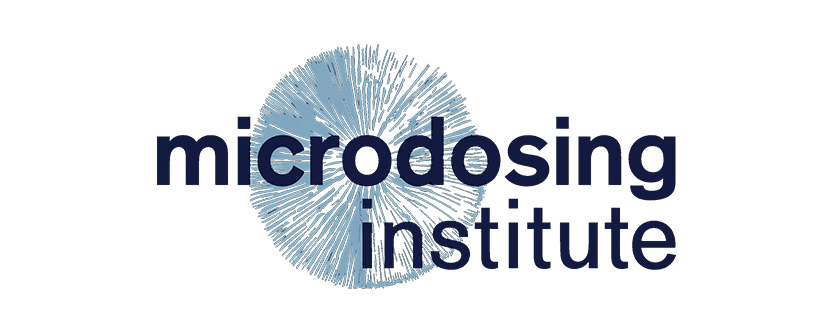 Logo von mircodosinginstitute in den Niederlanden mit Sporenadruck eines Pilzes