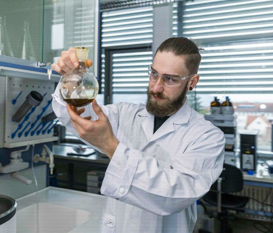 Dr. Felix Blei in the laboratory with a round bottom flask