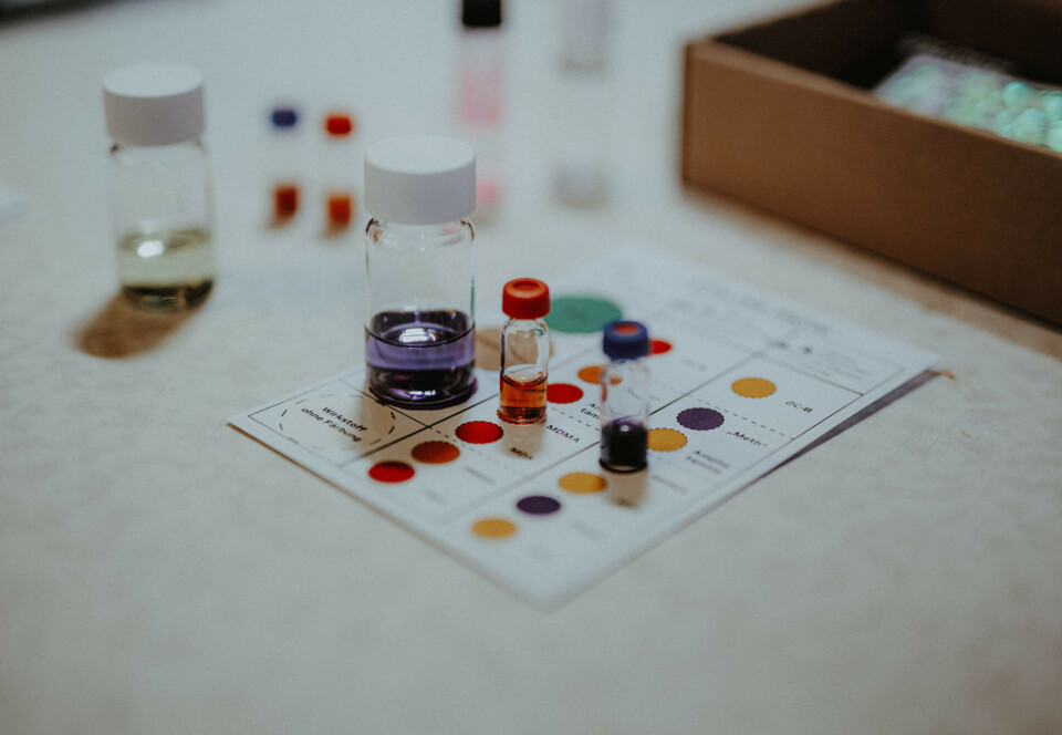 Concentration determination and extender detection MDMA colored detection reagents on an evaluation scale for the active substance MDMA and associated extender detection